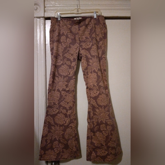 Free People We the Free Pull On Flare Jeans - Picture 2 of 7